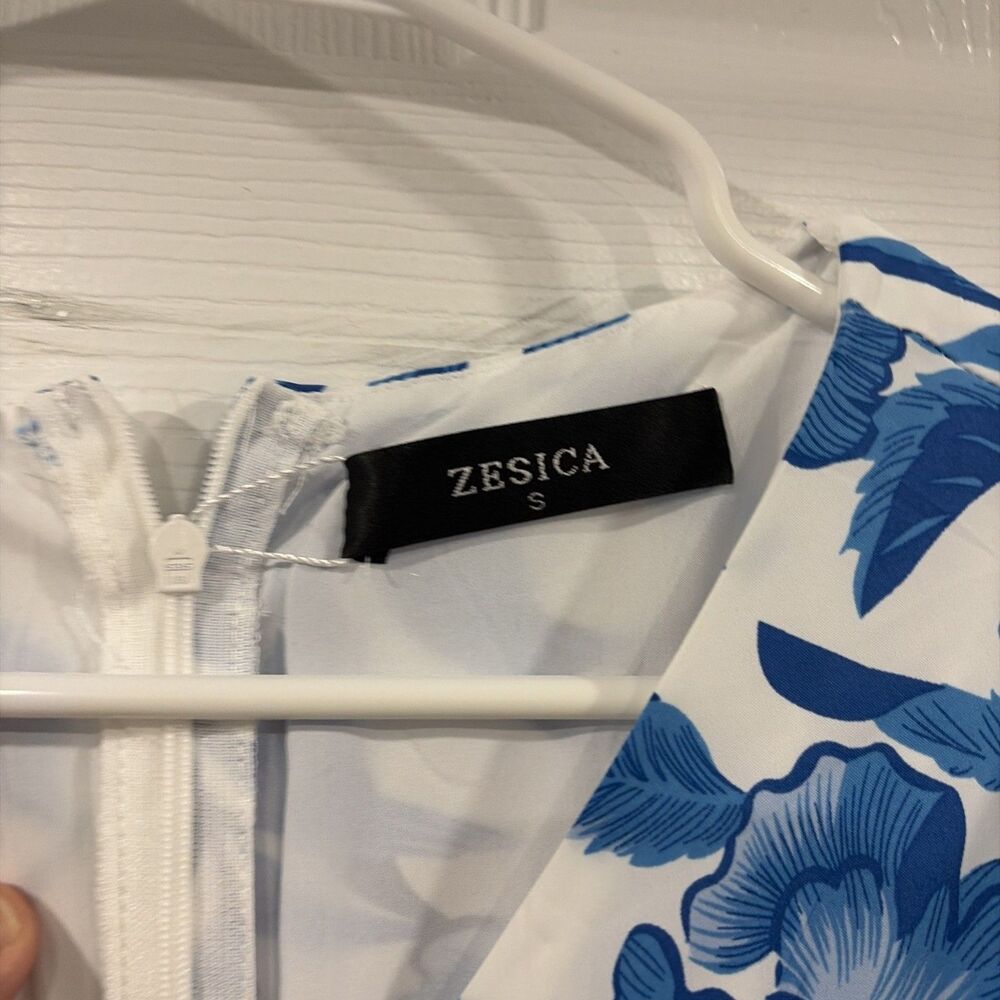 Zesica Floral Blue dress Size Small - Picture 5 of 9